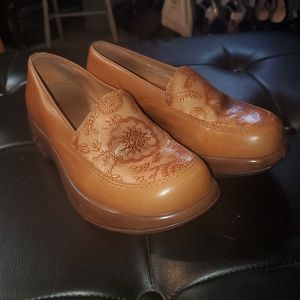 Dansko Mandolin Brown Gold